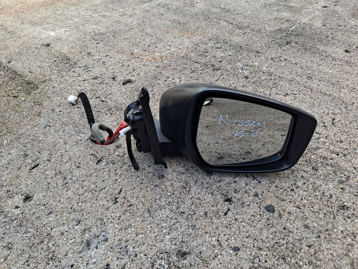 RETROVISOR DERECHO NISSAN KICKS 2023
