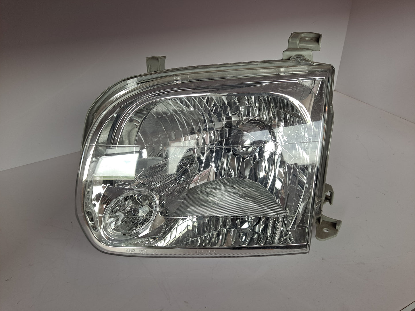 HEAD LAMP LH TUNDRA 2005-2007 (LADO IZQUIERDO)