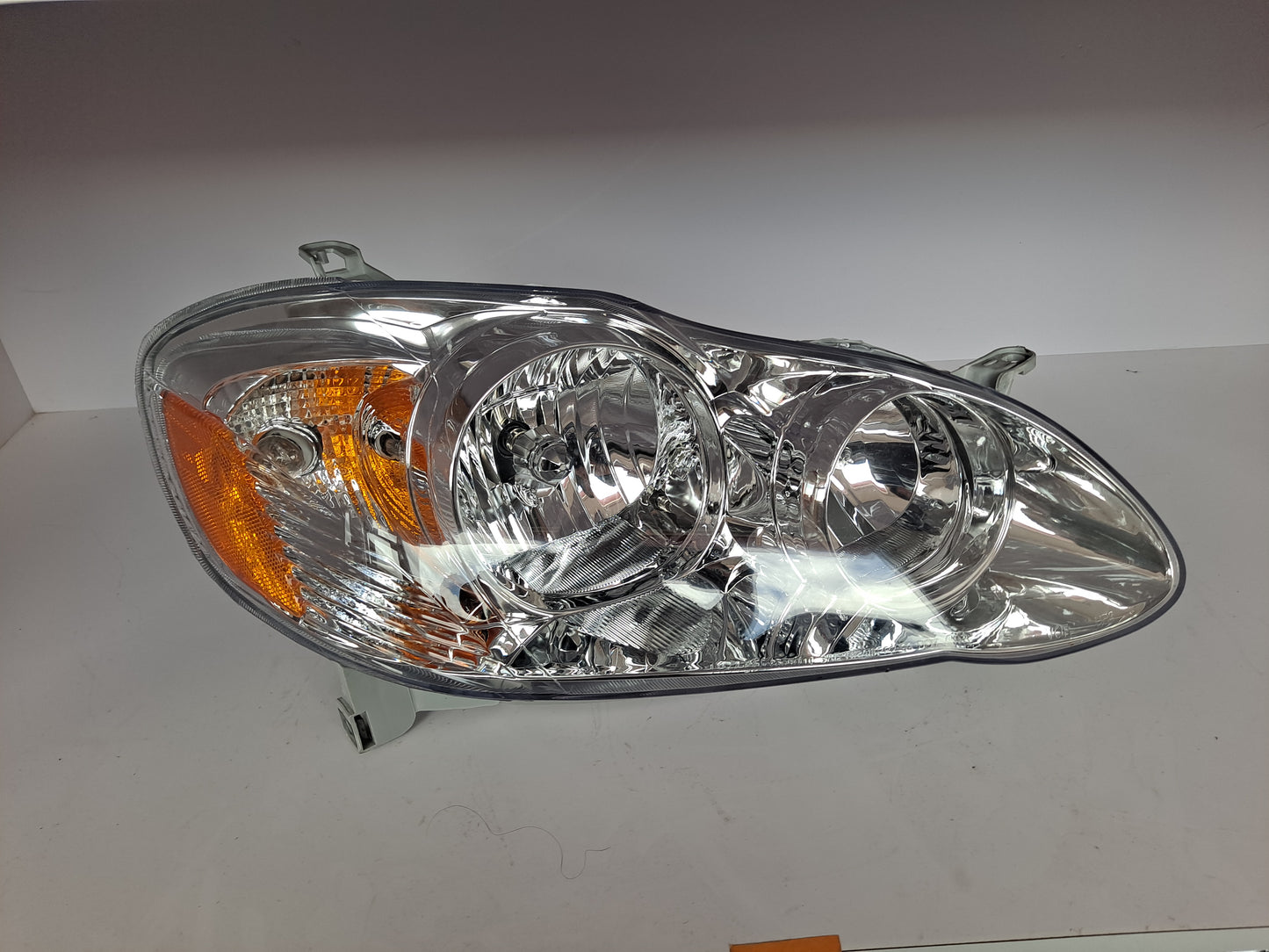 HEAD LAMP RH COROLLA 2005 (LADO DERECHO)