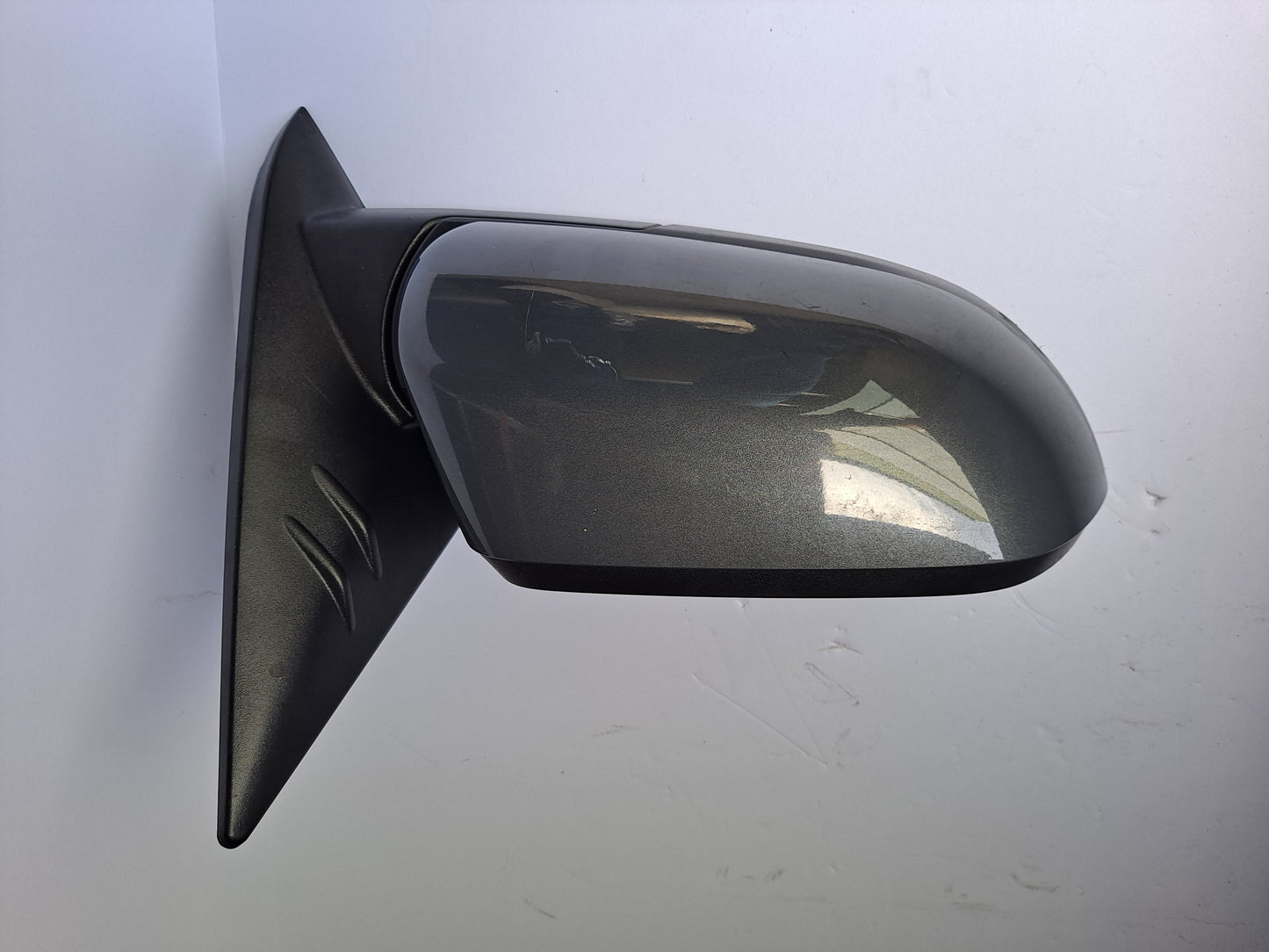 RETROVISOR (LADO CHOFER Y LADO PASAJERO) SIN SEÑAL VENUE 2020-2023 (CHARCOAL)