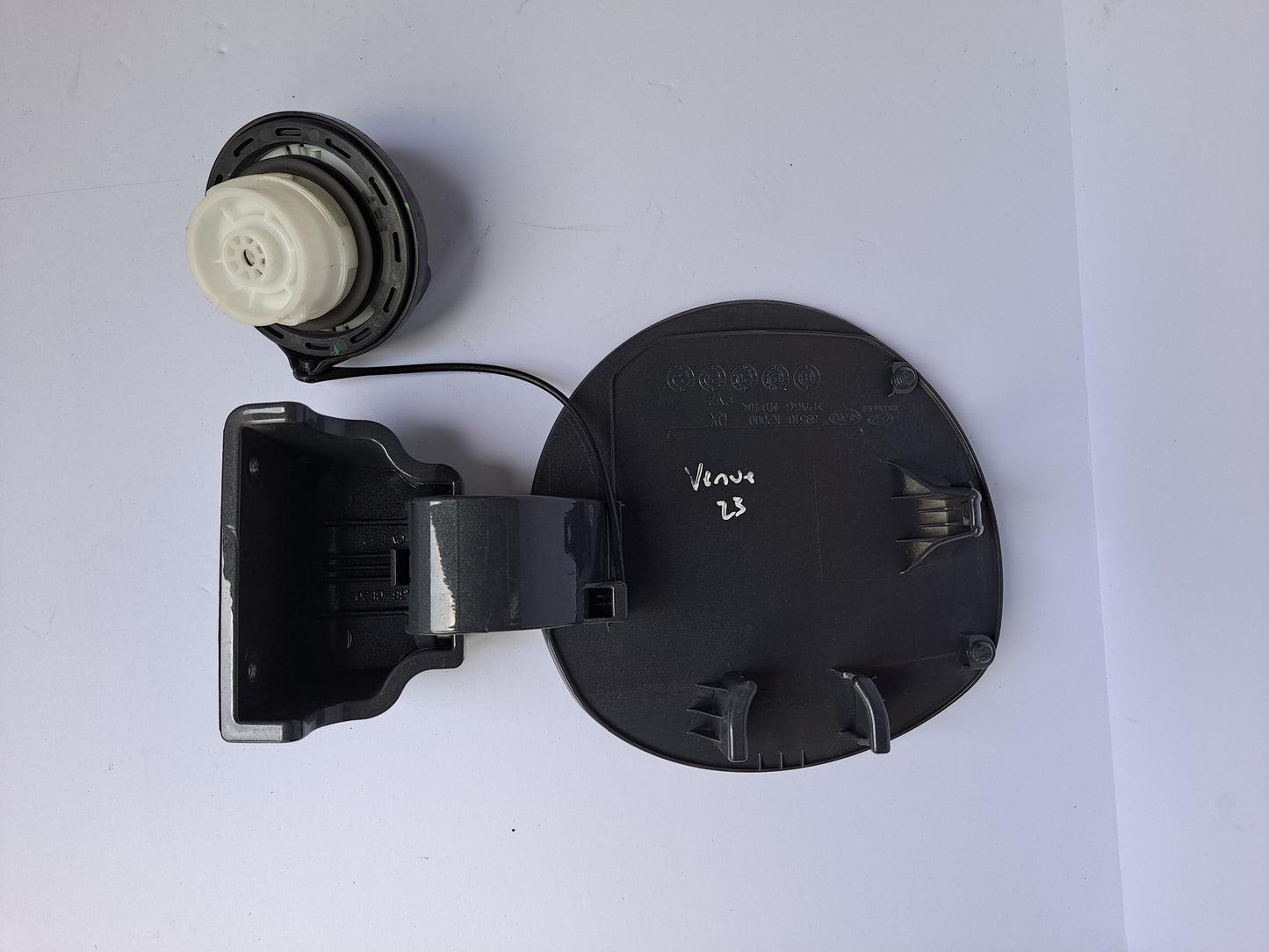 TAPA GASOLINA VENUE 2020-2025 (CHARCOAL)