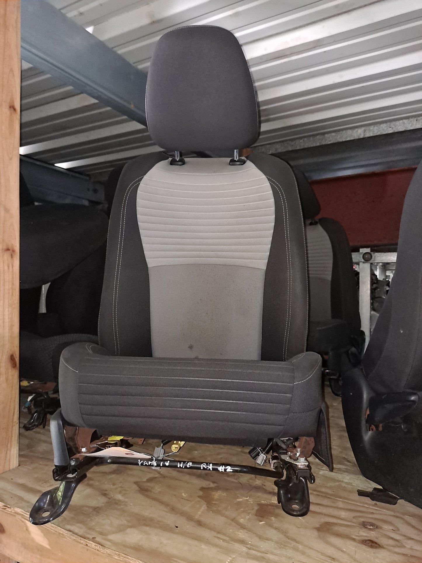 BUTACA PASAJERO Y CHOFER YARIS H/B 2018