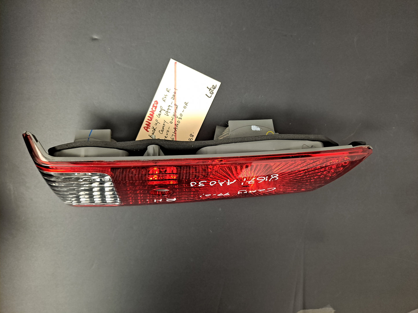 CAMRY BACK-UP LAMP DERECHA 1999-2001