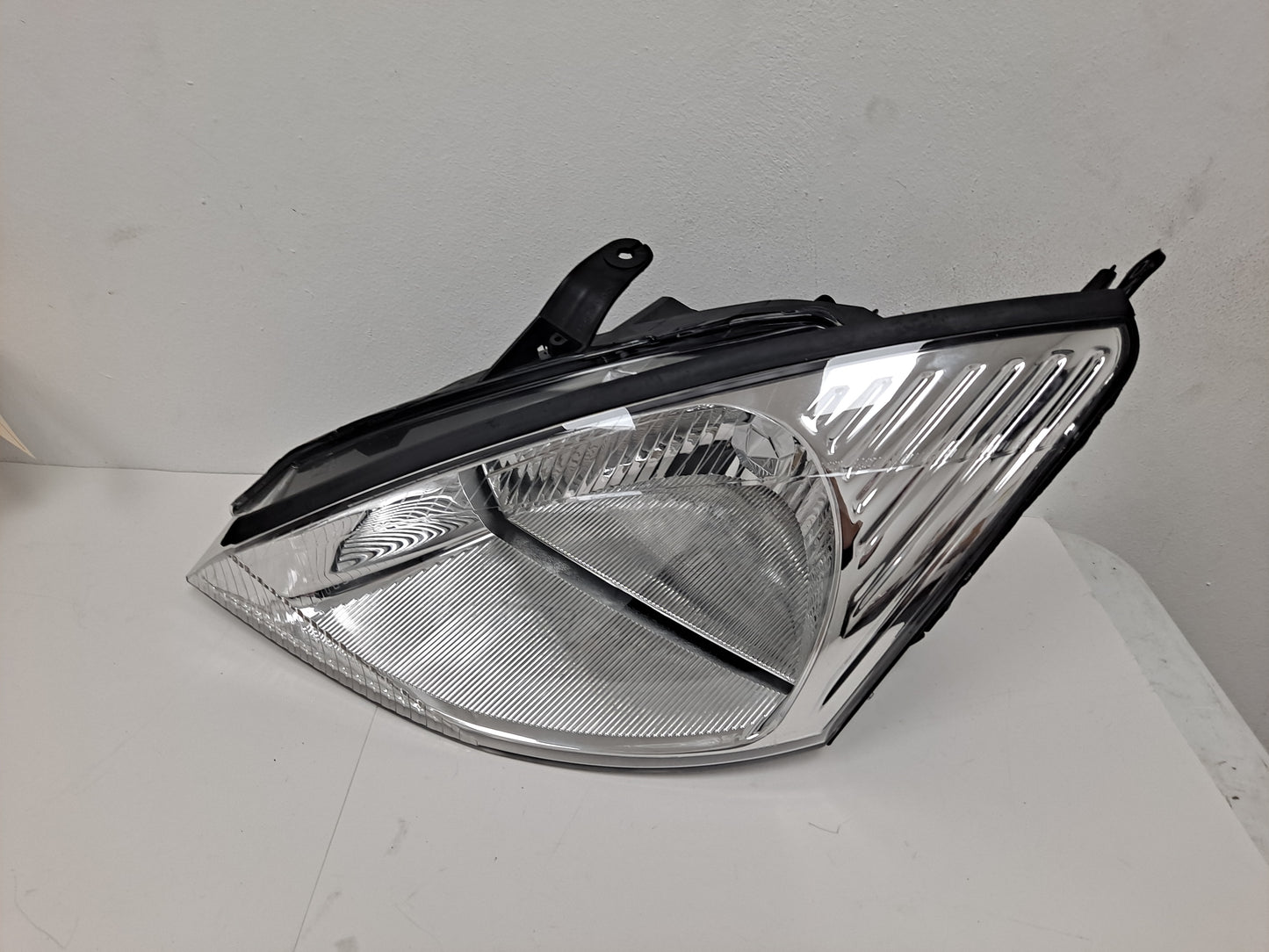 FOCO DELANTERO IZQUIERDO FORD FOCUS 2000-2002