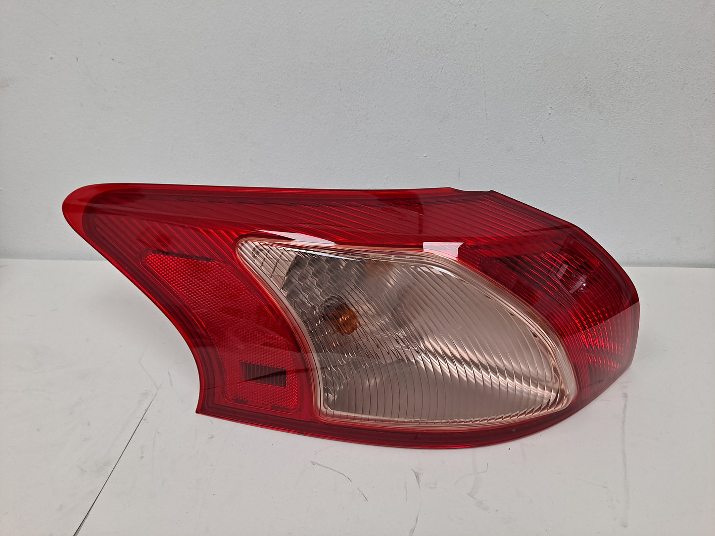 FOCO TRASERO IZQUIERDO LANCER HATCHBACK 2010-2015
