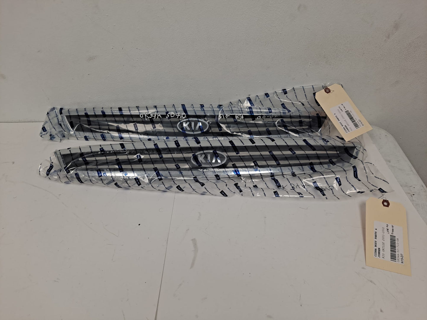 PARRILLA (GRILLE) KIA RIO 2000-2002