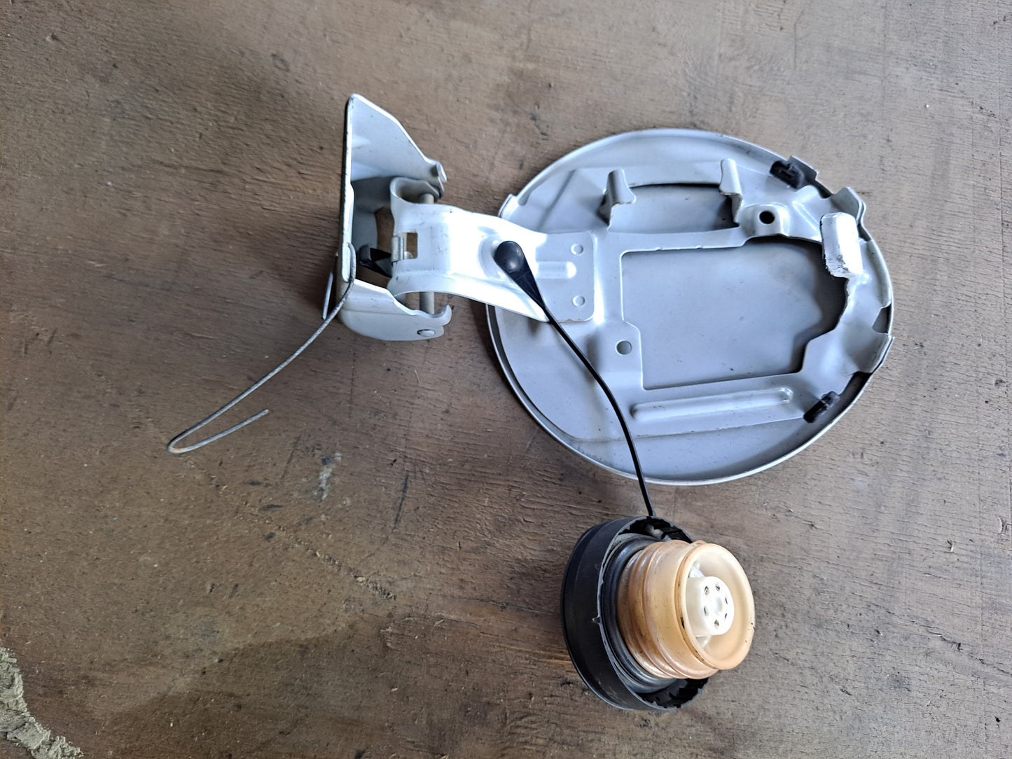 TAPA GASOLINA VITARA 2006-2012 (VARIOS COLORES)