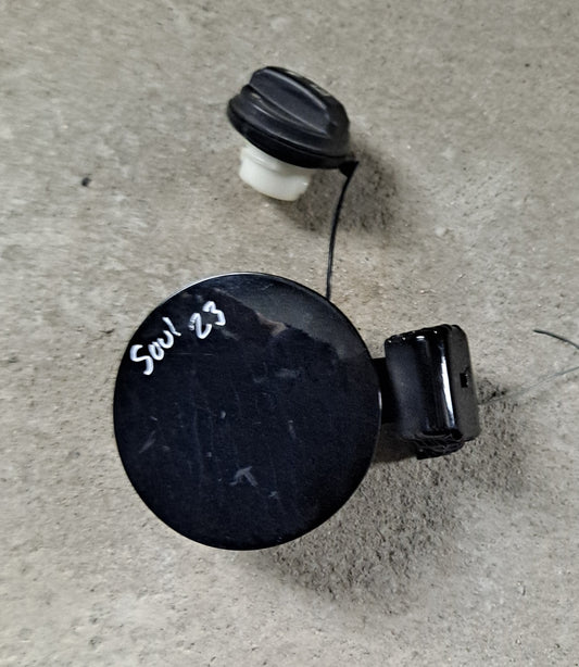 TAPA GASOLINA KIA SOUL 2020-2023 (NEGRA)
