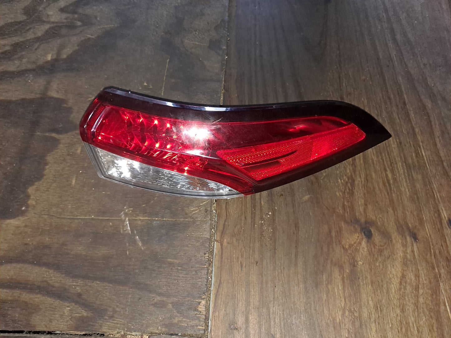 FOCO TRASERO DE PANEL RH COROLLA 2020-2023