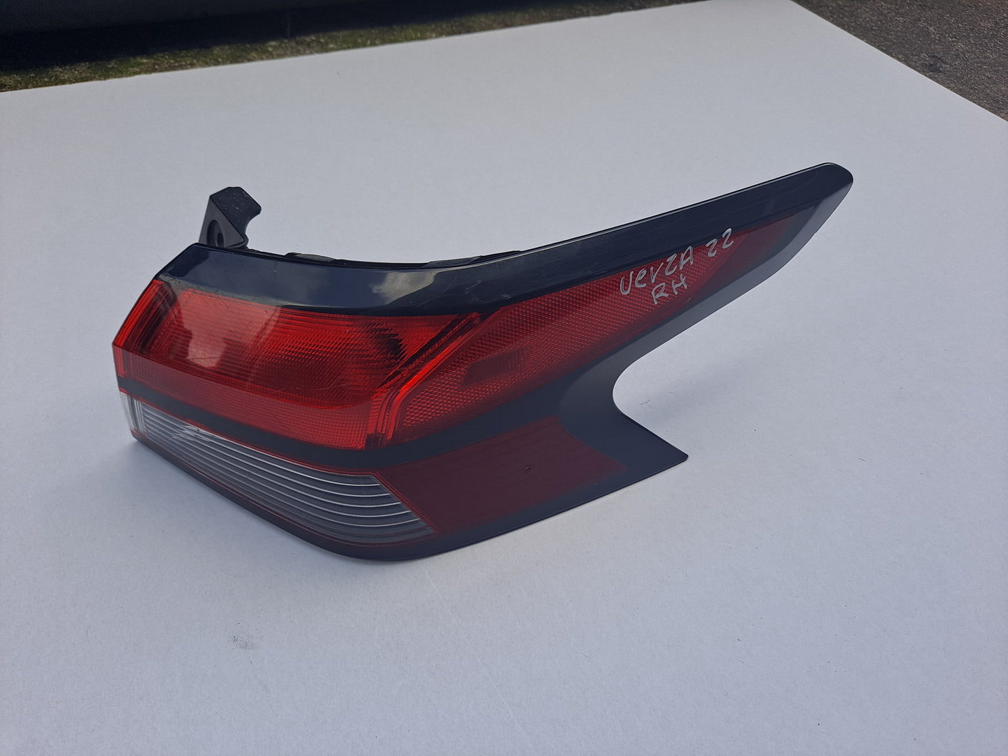 FOCO TRASERO DE PANEL VERSA 2020-2023 (LADO DERECHO)
