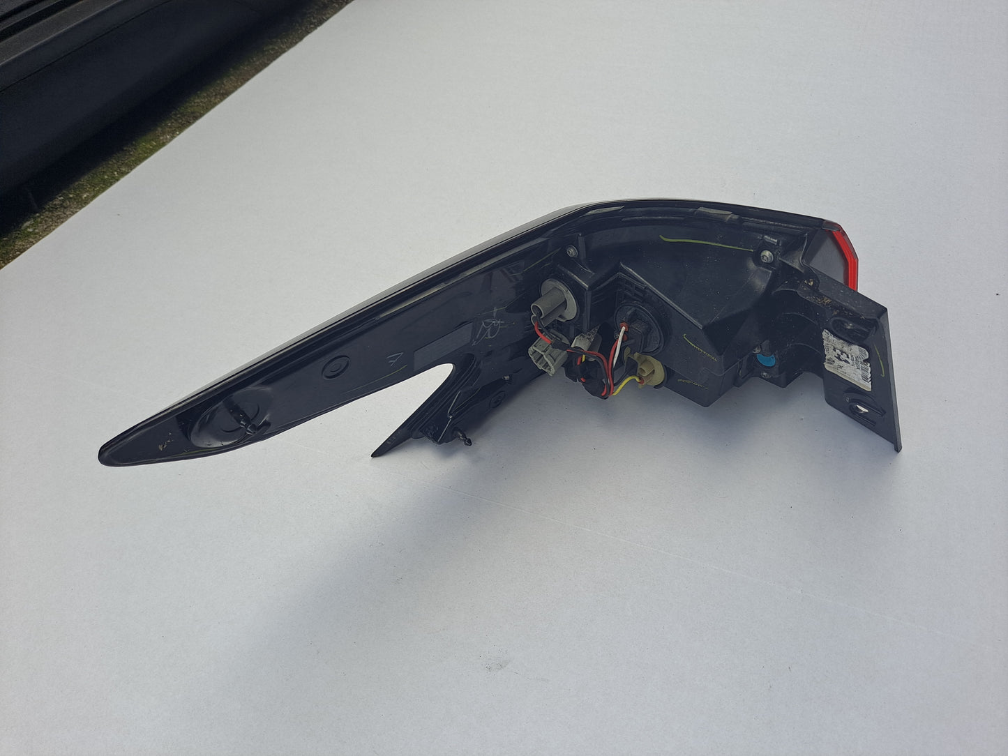 FOCO TRASERO DE PANEL VERSA 2020-2023 (LADO DERECHO)