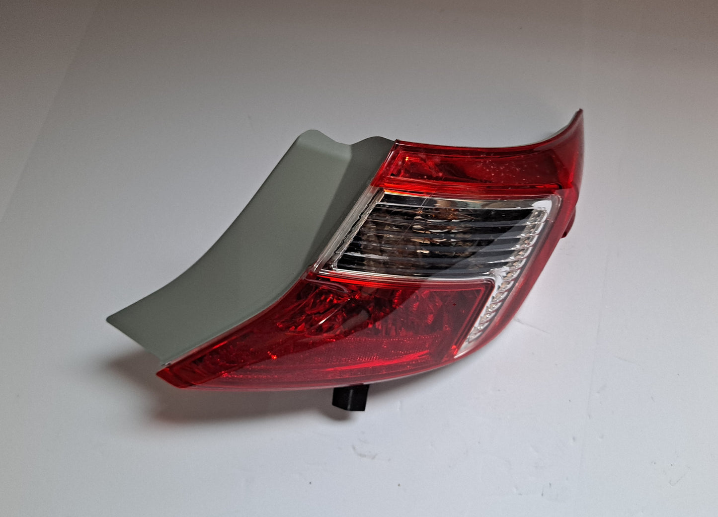 FOCO DERECHO TRASERO CAMRY 2012-2014