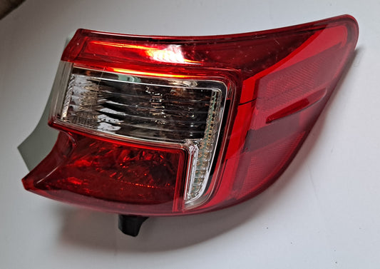 FOCO DERECHO TRASERO CAMRY 2012-2014