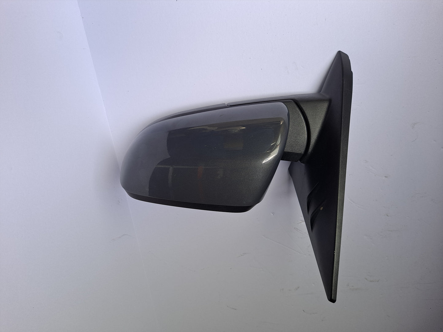 RETROVISOR (LADO CHOFER Y LADO PASAJERO) SIN SEÑAL VENUE 2020-2023 (CHARCOAL)