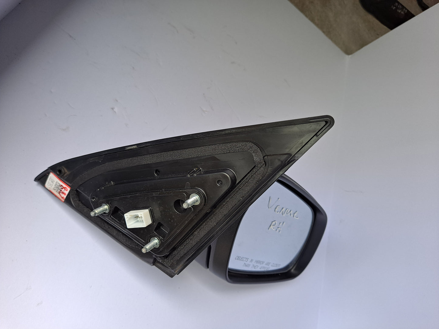 RETROVISOR (LADO CHOFER Y LADO PASAJERO) SIN SEÑAL VENUE 2020-2023 (CHARCOAL)