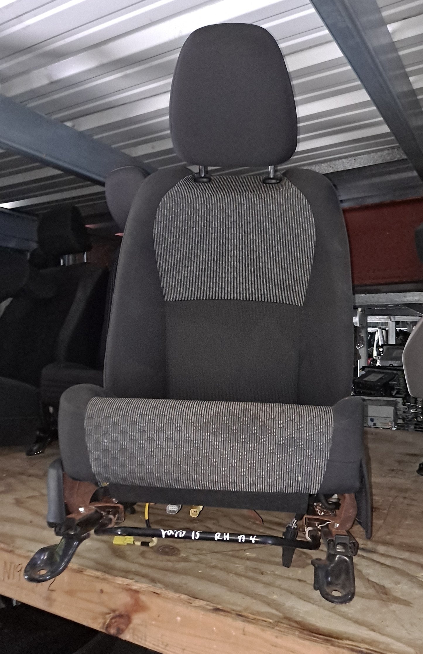 BUTACA PASAJERO Y CHOFER YARIS 2015