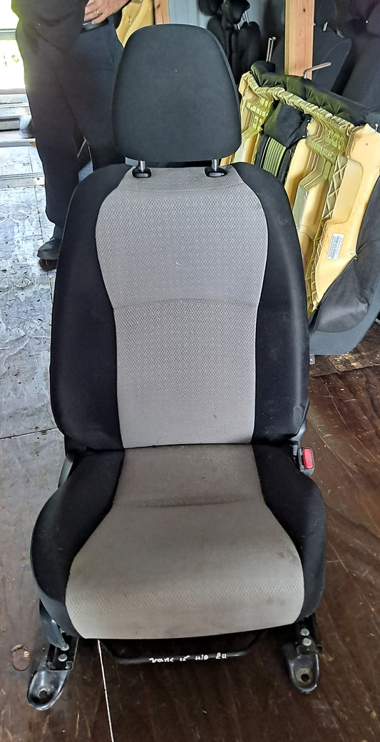 BUTACA DE PASAJERO YARIS 2015
