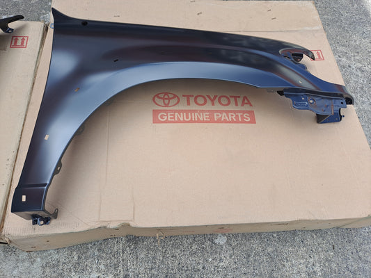 TAPALODO DERECHO CON HUECOS DE FLEAR TUNDRA 2004-2007 (ORIGINAL-TOYOTA)