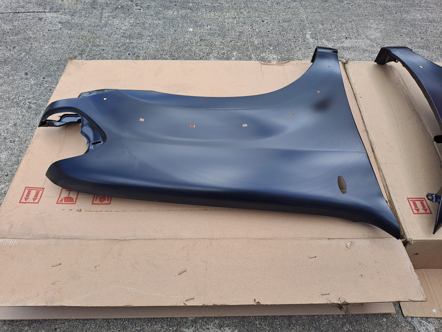 TAPALODO DERECHO CON HUECOS DE FLEAR TUNDRA 2004-2007 (ORIGINAL-TOYOTA)