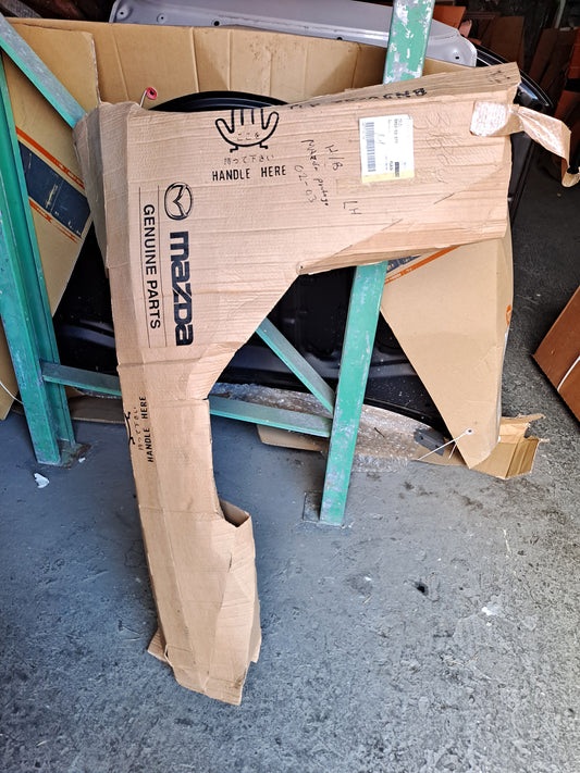 TAPALODO IZQUIERDO MAZDA PROTEGE 5 2002-2003