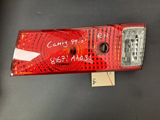 CAMRY BACK-UP LAMP DERECHA 1999-2001