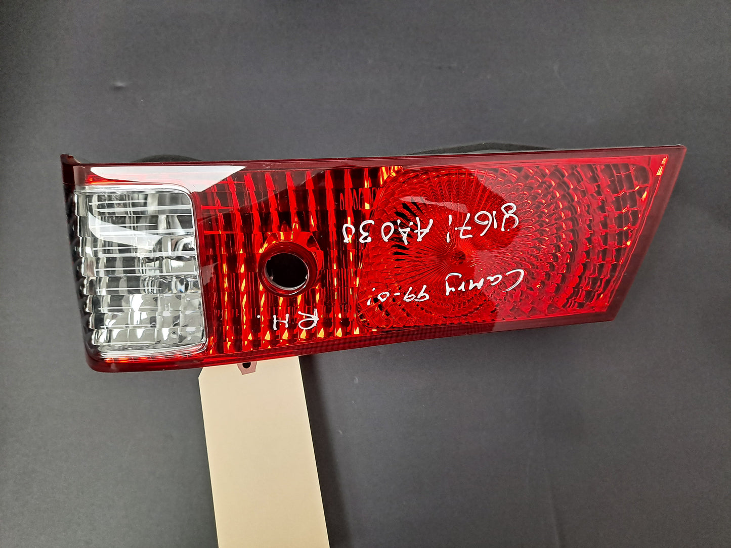 CAMRY BACK-UP LAMP DERECHA 1999-2001