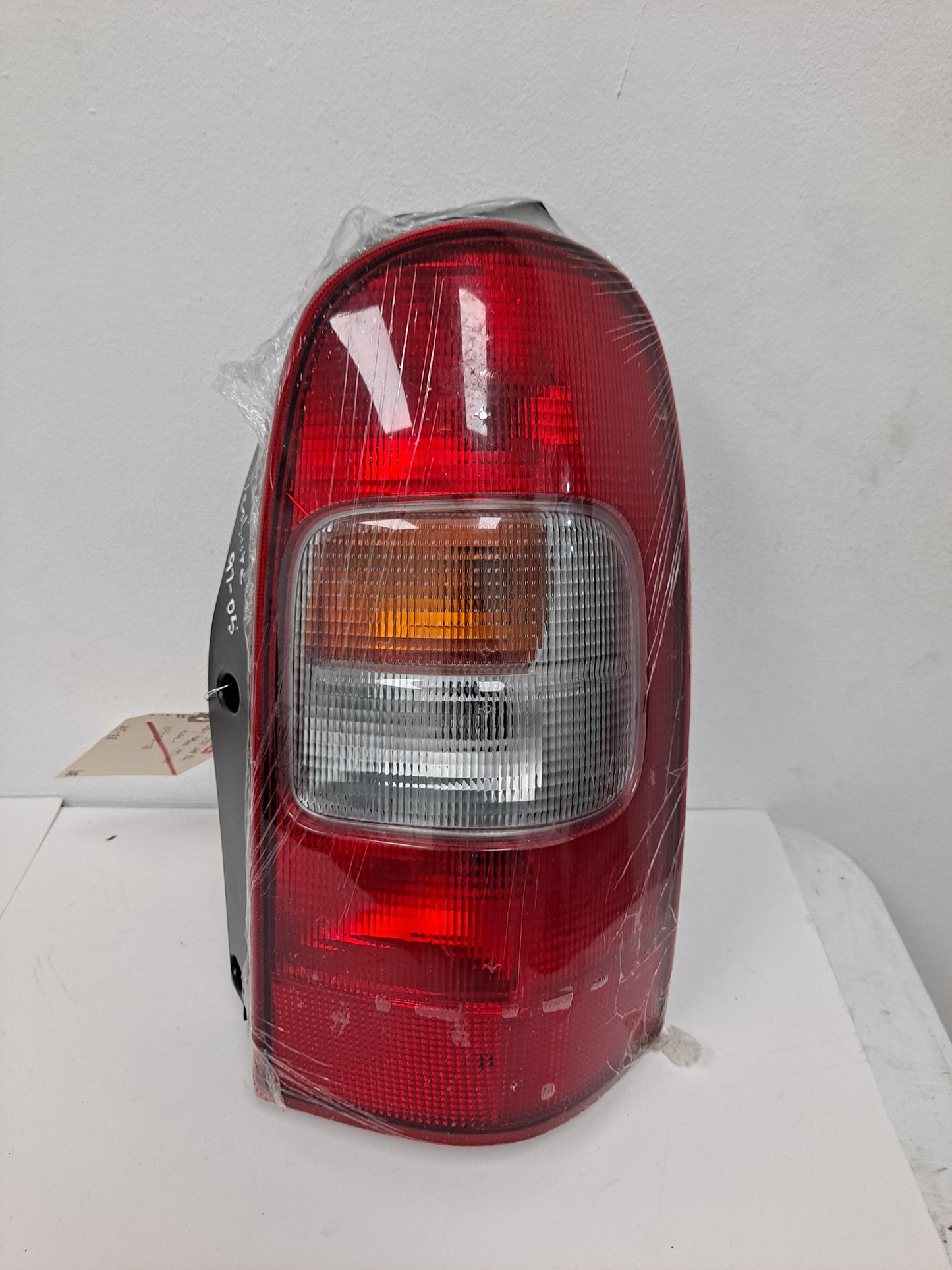 FOCO TRASERO DERECHO VENTURE 1997-2005