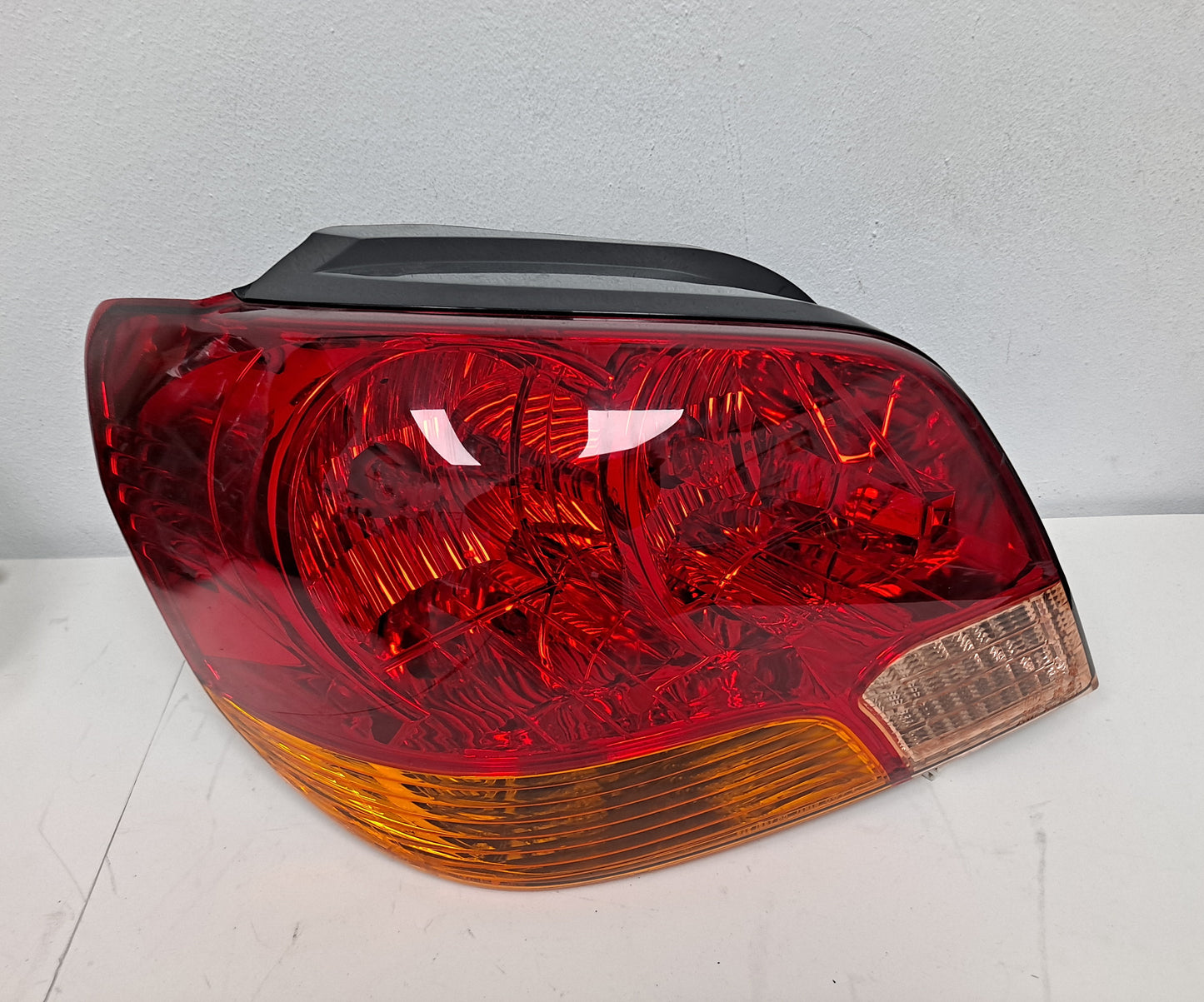 FOCO TRASERO LADO CHOFER OUTLANDER 2003-2005