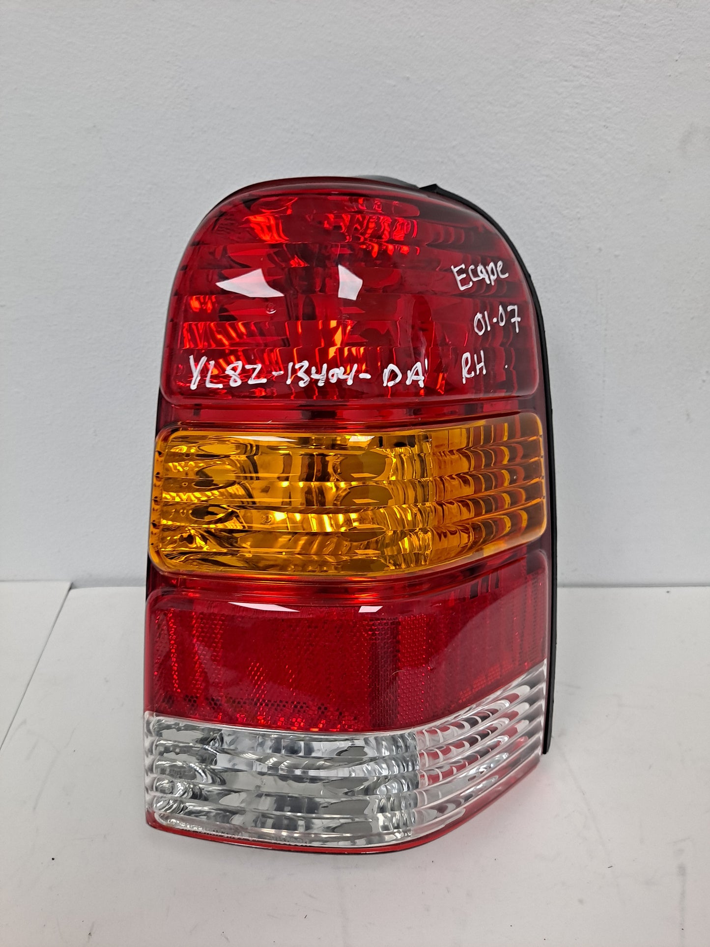 FOCO TRASERO DERECHO FORD ESCAPE 2001-2007