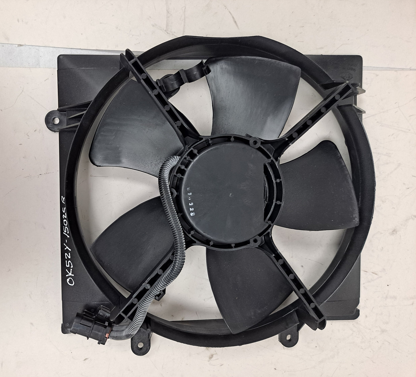 COOLING FAN ASSEMBLY KIA SEDONA 2002-2005