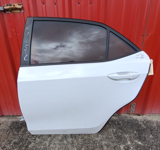 PUERTA TRASERA CHOFER TOYOTA COROLLA 2014-2019